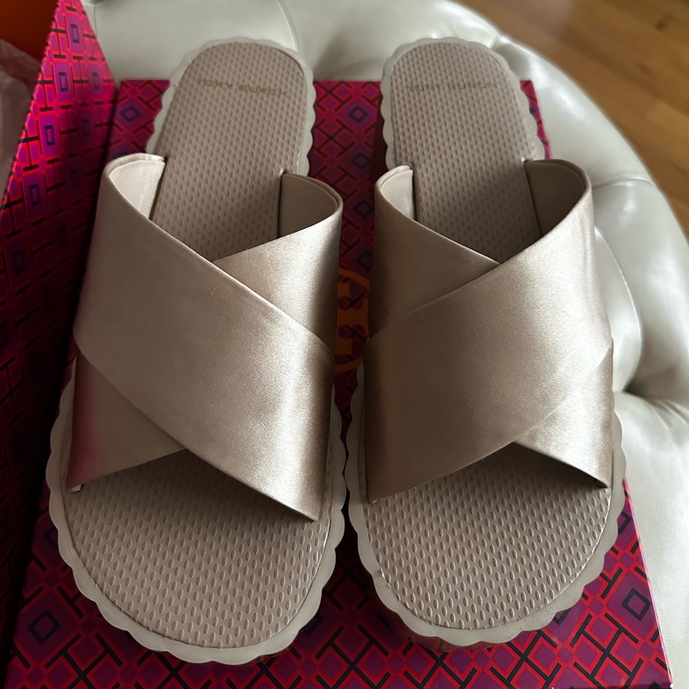 Tory Burch Satin scallop wedge flip flop in Blush Bellini (rose gold) - size 11